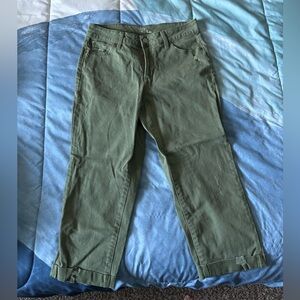 Time and Tru Olive Green Mid Rise Capri